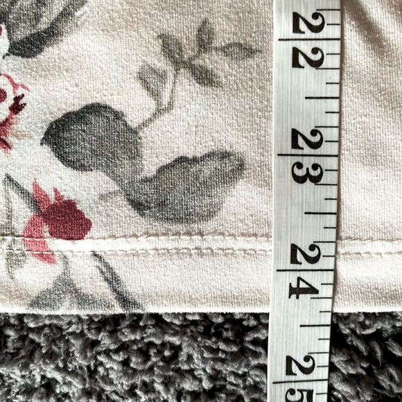 FLORA NIKROOZ Pajama Set Pink Floral 3/4 Sleeve Crop Pant Women’s Sz: M - Picture 9 of 12